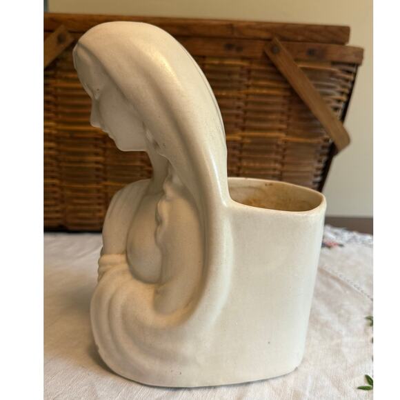 Vintage Haegar Pottery White Ceramic Virgin Mary Planter Vase Decor Made In USA - Picture 2 of 16